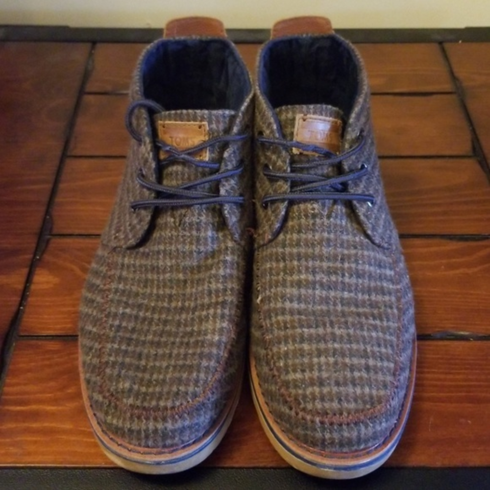 Toms‎